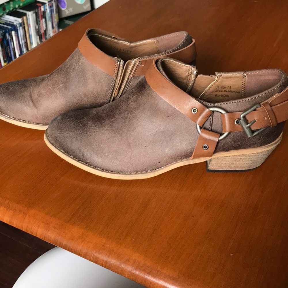 Very Volatile brown booties